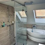 Duna Corner Panzio Bed & Breakfast 4*