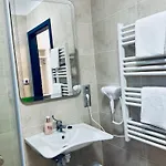 Duna Corner Panzio Bed & Breakfast 4*