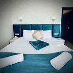 Duna Corner Panzio Bed & Breakfast