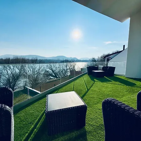 Duna Corner Panzio Nocleg ze śniadaniem 4*