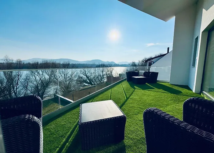 Duna Corner Panzio Nocleg ze śniadaniem 4*